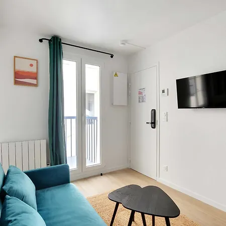 Modern And Functional Apartment Menilmontant *