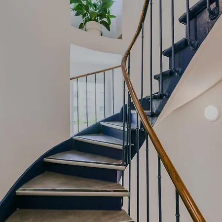 Modern And Functional Apartment Menilmontant * 파리