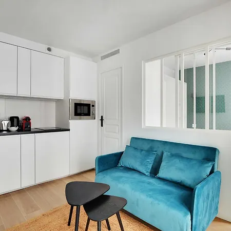Modern And Functional Apartment Menilmontant